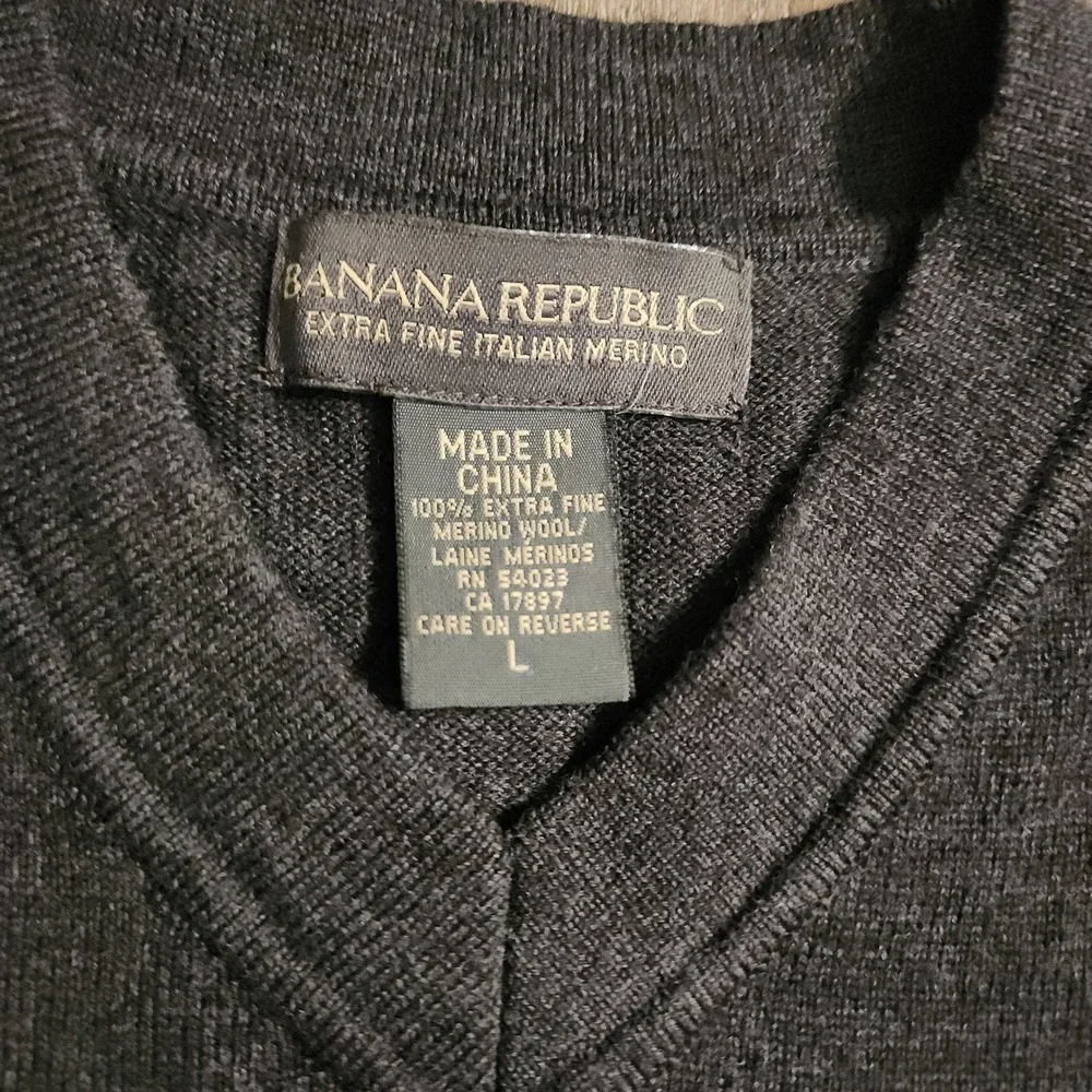 Banana Republic Sweater Vest Mens L Gray Extra Fine Italian Merino Wool V-Neck